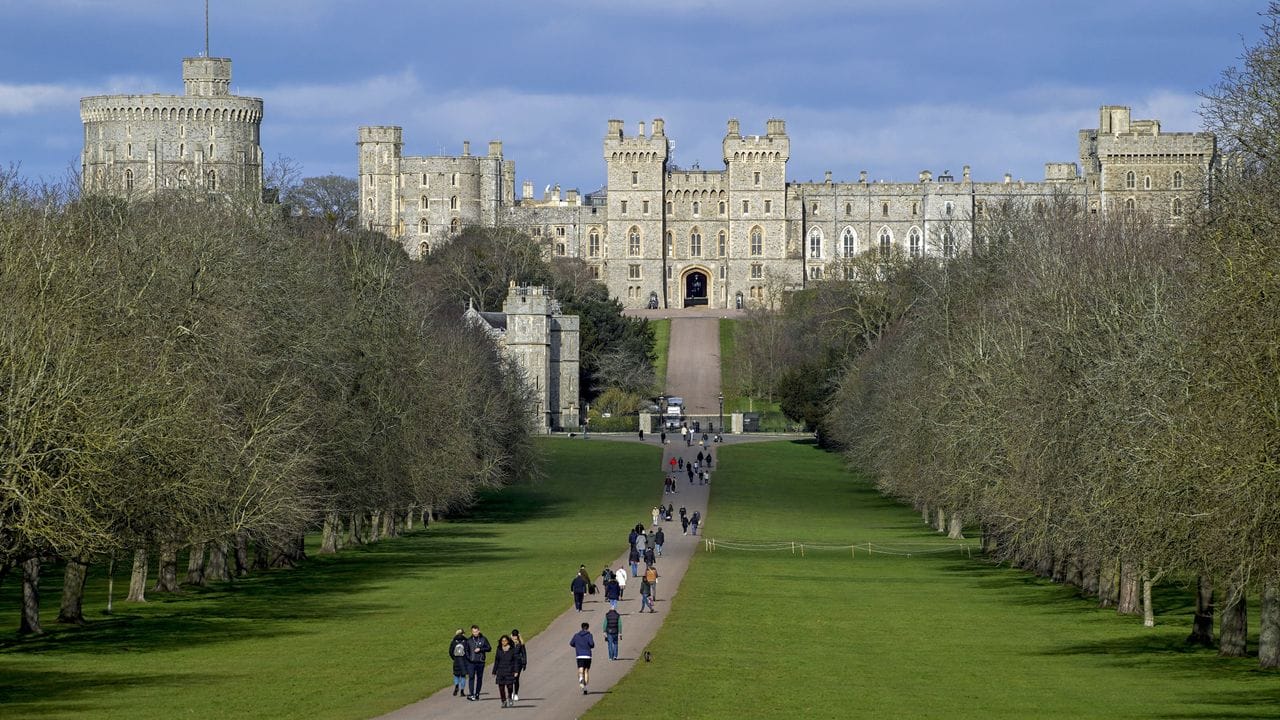 Hier auf Schloss Windsor residiert die britischen Königin nun bereits seit zwei Jahren. Hier auf Schloss Windsor residiert die britischen Königin nun bereits seit zwei Jahren.