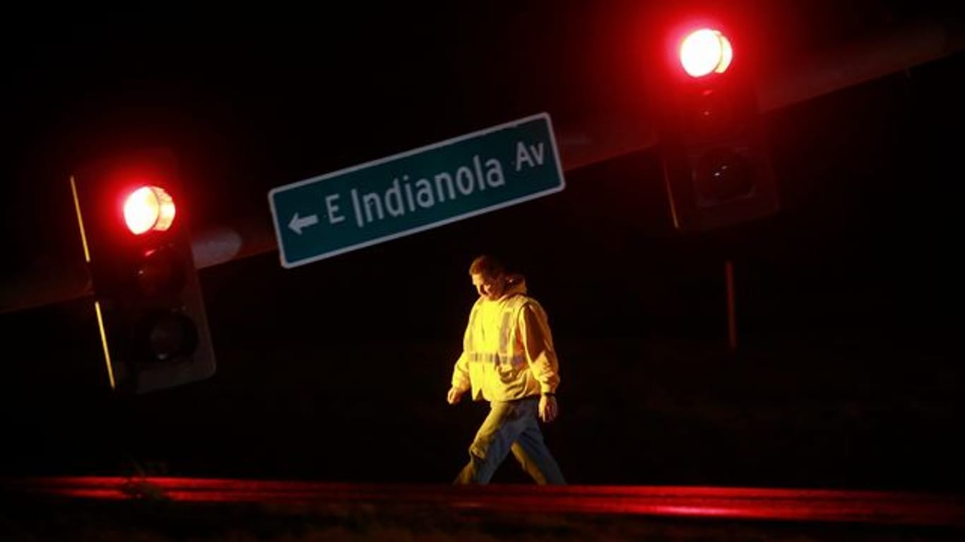 Eine umgestürzte Ampel auf dem Highway 69 in Des Moines, Iowa.