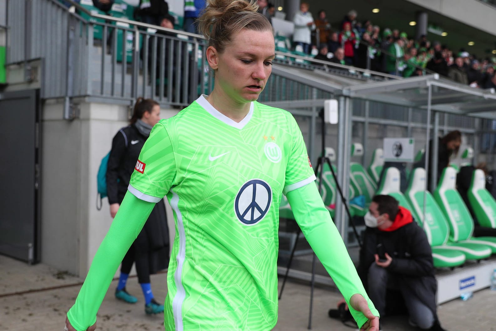 Wieder im Trikot des VfL Wolfsburg: Alexandra Popp vor dem Spiel gegen Freiburg.