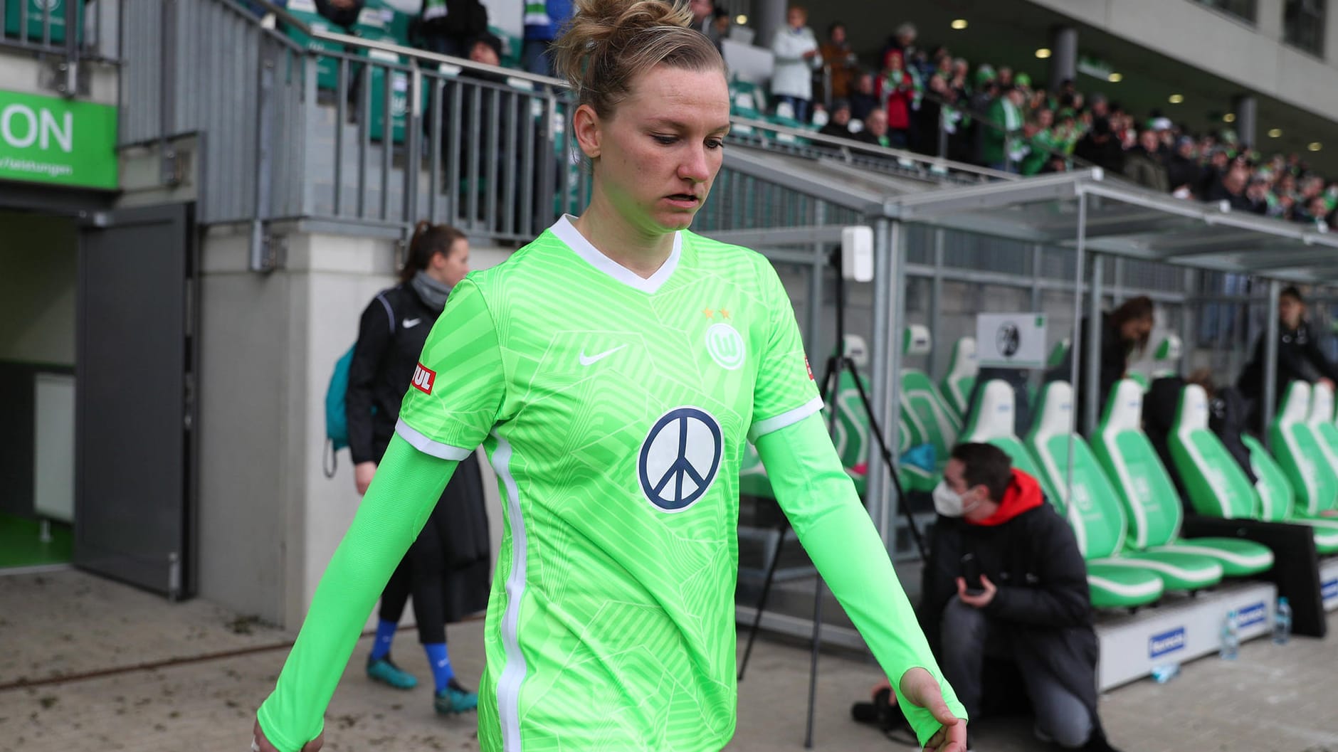 Wieder im Trikot des VfL Wolfsburg: Alexandra Popp vor dem Spiel gegen Freiburg. Wieder im Trikot des VfL Wolfsburg: Alexandra Popp vor dem Spiel gegen Freiburg.