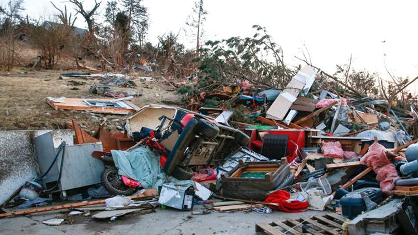 Die Überreste eines Hauses liegen nach einem Tornado im US-Bundesstaat Iowa zwischen Trümmern verstreut.