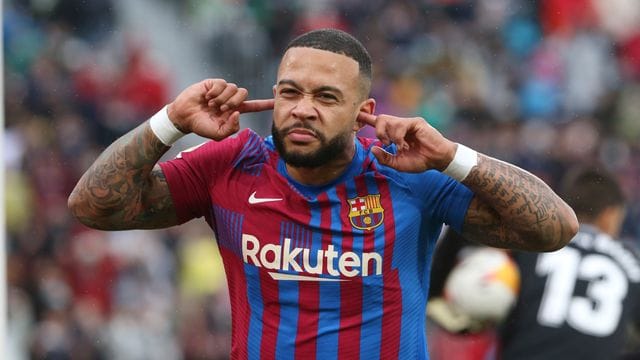 Traf in Elche per Elfmeter zum Sieg: Barcelonas Memphis Depay.