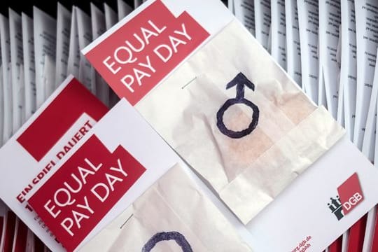 Entgeltgleichheit zwischen Frauen und Männern wird jährlich auch am internationalen Aktionstag Equal Pay Day thematisiert.