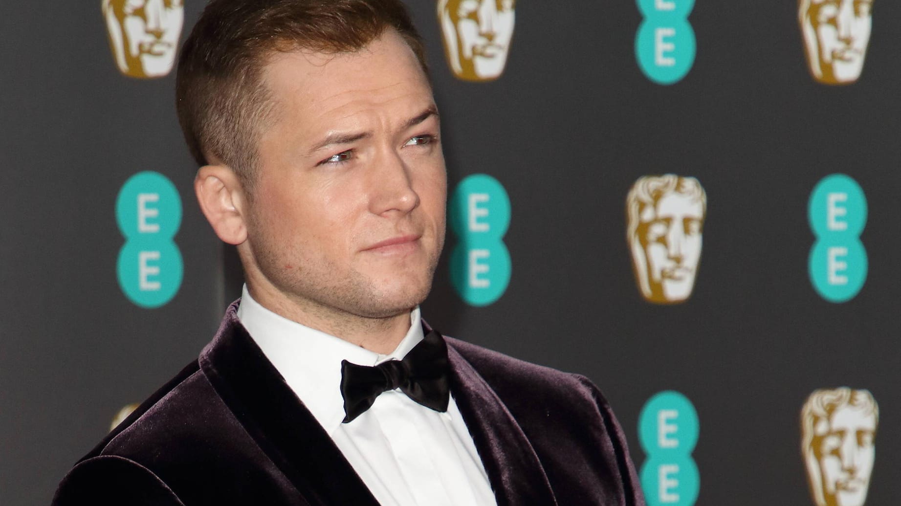 Taron Egerton: Der Schauspieler erlitt einen Schwächeanfall.