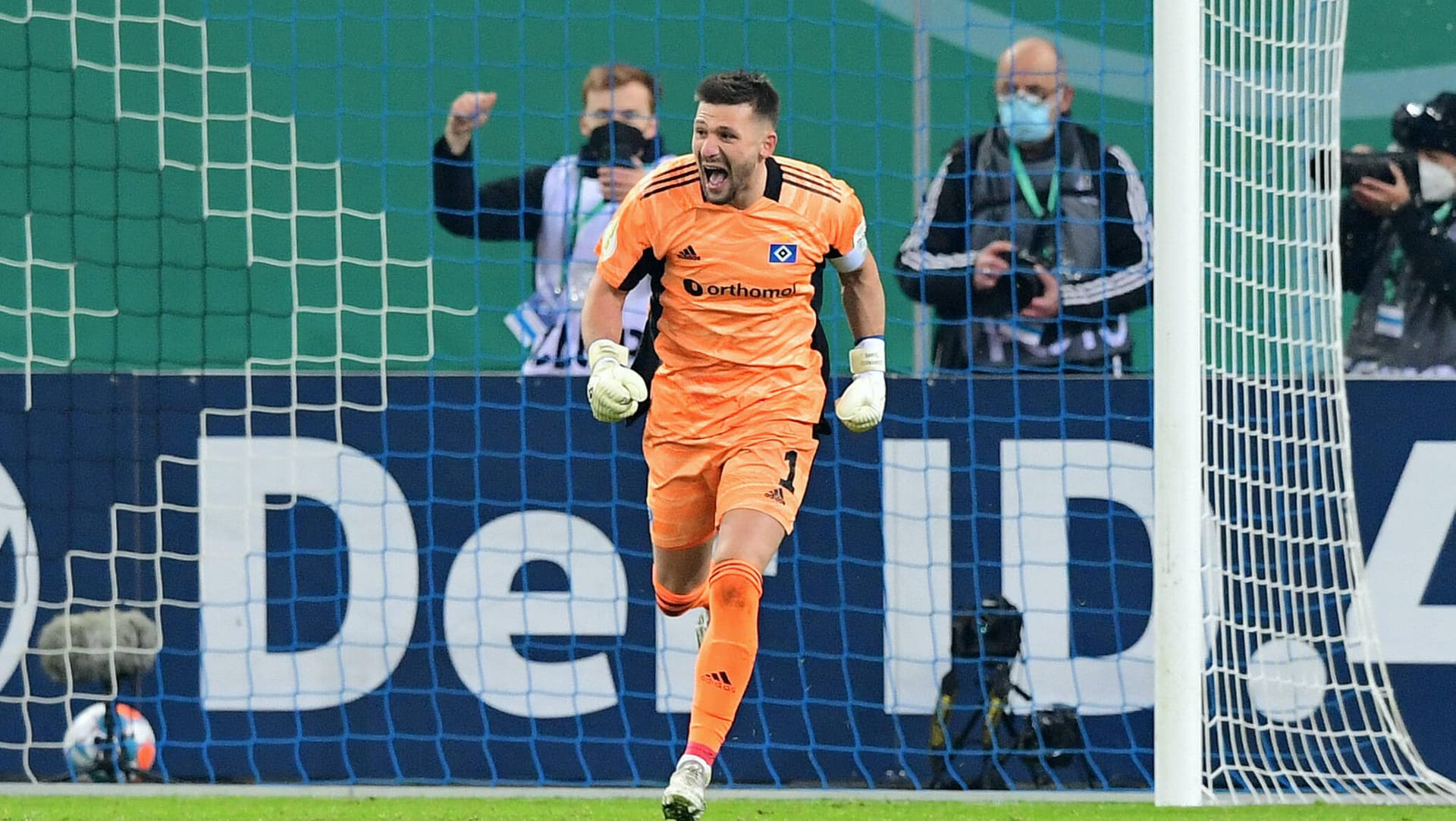 Torwart Daniel Heuer Fernandes (Archivbild): Im Halbfinale trifft die Mannschaft aus Hamburg auf den SC Freiburg. Torwart Daniel Heuer Fernandes (Archivbild): Im Halbfinale trifft die Mannschaft aus Hamburg auf den SC Freiburg.