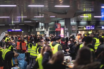 Dichtes Gedränge am Berliner Hauptbahnhof: Bei der Versorgung von ukrainischen Flüchtlingen drängt der Berliner Senat auf Hilfe vom Bund.