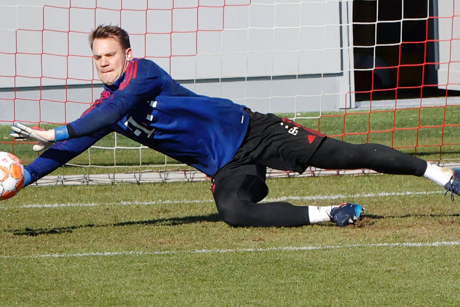 Manuel Neuer: Der DFB-Torhüter steht vor einer Rückkehr ins Tor des FC Bayern.