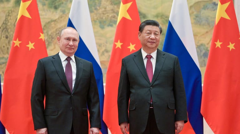 Wladimir Putin und Xi Jinping: China heißt Russlands Angriff auf die Ukraine eigentlich nicht gut, so China-Experte Klaus Mühlhahn.