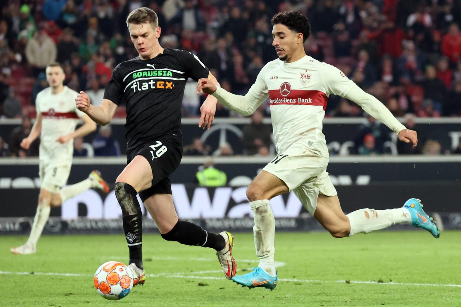 Bundesliga-Topspiel zwischen Stuttgart und Gladbach: Bei der russischen TV-Übertragung des Samstagabendspiels soll das ukrainefarbene Logo der DFL nicht zu sehen gewesen sein.
