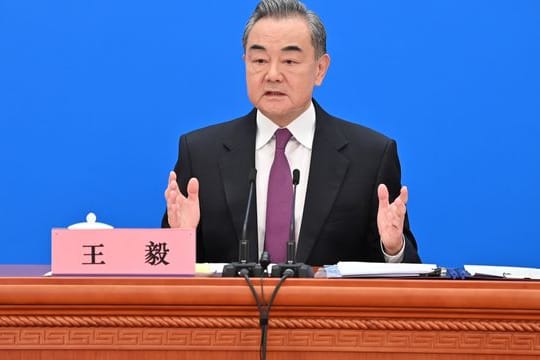 Wang Yi, Außenminister von China, spricht am Rande der laufenden Jahrestagung des chinesischen Volkskongresses bei einer Pressekonferenz.