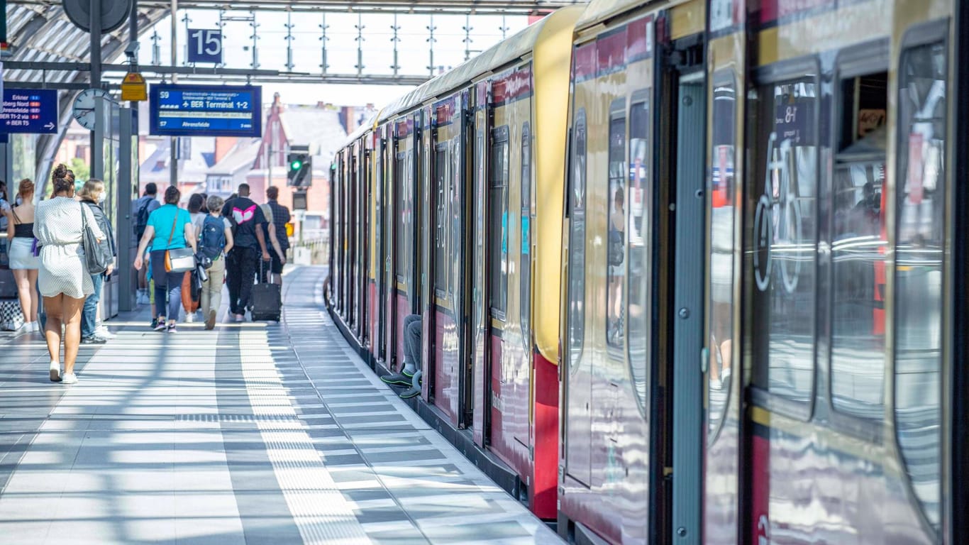 Eine S-Bahn am Berliner Hauptbahnhof (Symbolbild): Bald soll Wedding direkt an den HBF angebunden werden.