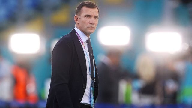 Der Ex-Nationaltrainer und -spieler der Ukraine, Andrej Schewtschenko, bittet im italienischen Fernsehen um Hilfe für ukrainische Flüchtlinge. Der Ex-Nationaltrainer und -spieler der Ukraine, Andrej Schewtschenko, bittet im italienischen Fernsehen um Hilfe für ukrainische Flüchtlinge.