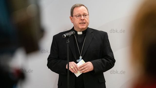 Der Vorsitzende der Deutschen Bischofskonferenz, Georg Bätzing, spricht bei der Eröffnungspressekonferenz der Frühjahrs-Vollversammlung der Deutschen Bischofskonferenz. Der Vorsitzende der Deutschen Bischofskonferenz, Georg Bätzing, spricht bei der Eröffnungspressekonferenz der Frühjahrs-Vollversammlung der Deutschen Bischofskonferenz.