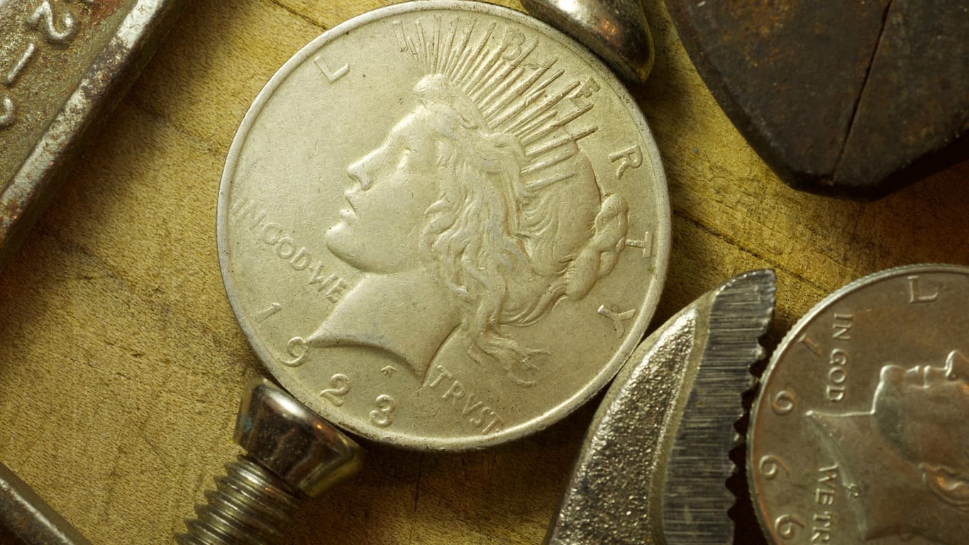 Münzen: Egal ob die heimische oder eine ausländische Münze: die Taler helfen beim Lösen von Schrauben.
