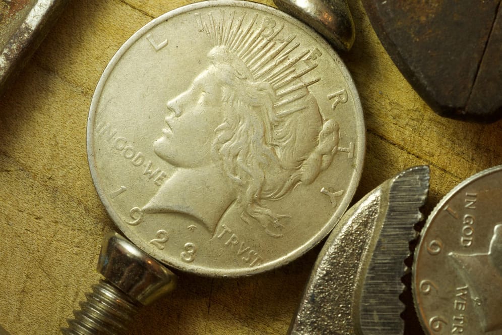 Münzen: Egal ob die heimische oder eine ausländische Münze: die Taler helfen beim Lösen von Schrauben.