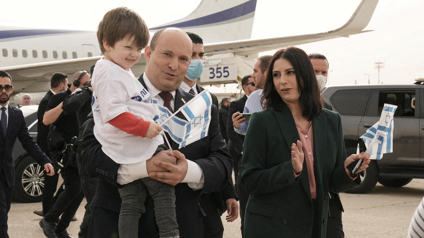 Naftali Bennett: Der israelische Ministerpräsident empfing am Wochenende geflüchtete Waisenkinder aus der Ukraine.