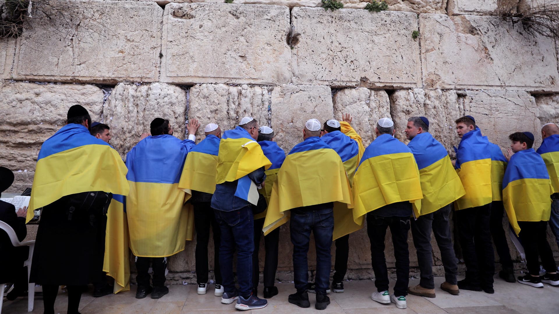 Demonstranten an der Klagemauer: Auch in Israel zeigen sich die Menschen mit der Ukraine solidarisch.