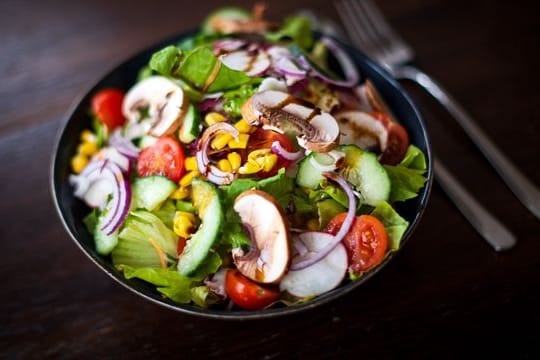 Der Bund für Umwelt und Naturschutz (BUND) hat zum deutschlandweiten "Tag der gesunden Ernährung" aufgerufen, gesunde Lebensmittel und den Schutz der Erde in Einklang zu bringen.