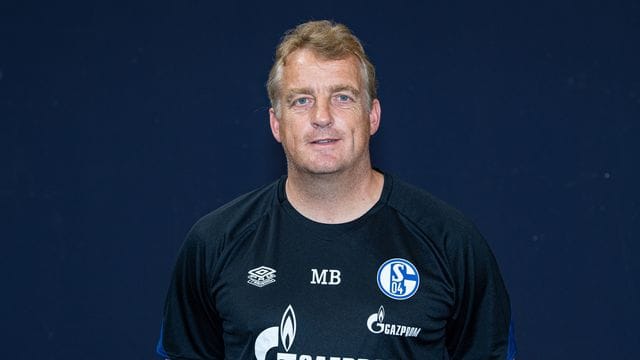 Schalkes bisheriger Co-Trainer Mike Büskens übernimmt den Posten als Cheftrainer bis zum Saisonende.