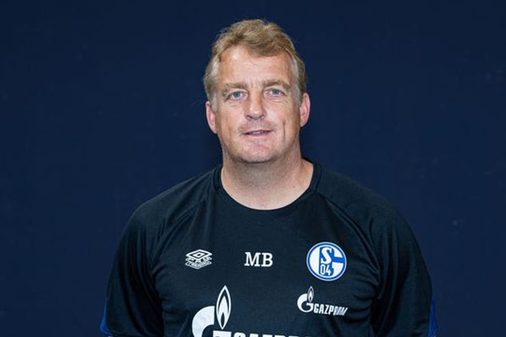 Schalkes bisheriger Co-Trainer Mike Büskens übernimmt den Posten als Cheftrainer bis zum Saisonende.
