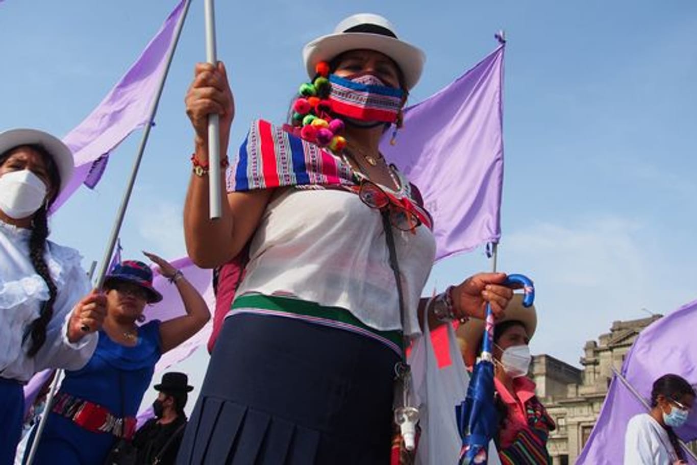 Indigene Frauen demonstrierten in Perus Haupstadt Lima für Frauenrechte.