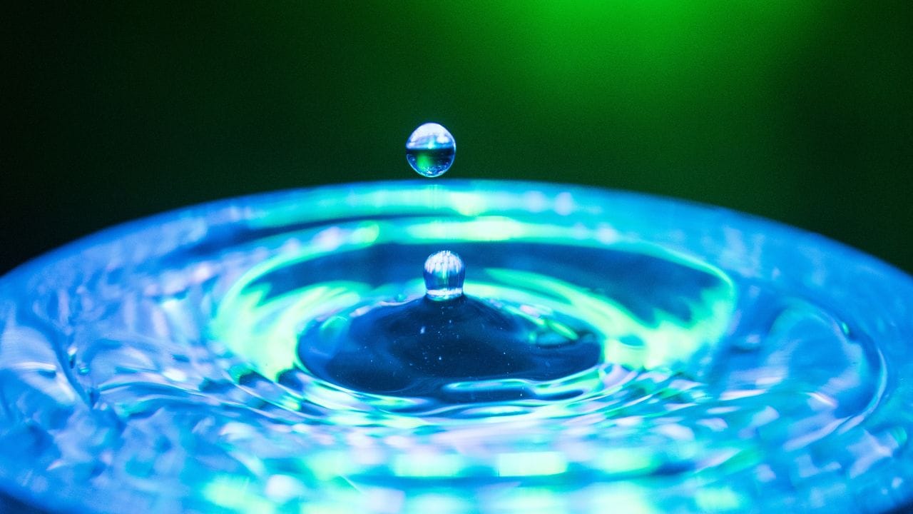 Wasser ist kostbar, denn nicht jeder hat dazu ungebgrenzt Zugriff. Wasser ist kostbar, denn nicht jeder hat dazu ungebgrenzt Zugriff.