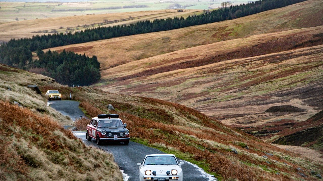 Mit dem Wind in den Weiden: Die Rallye Le Jog führt die Oldtimer durch abwechslungsreiche Landschaften.