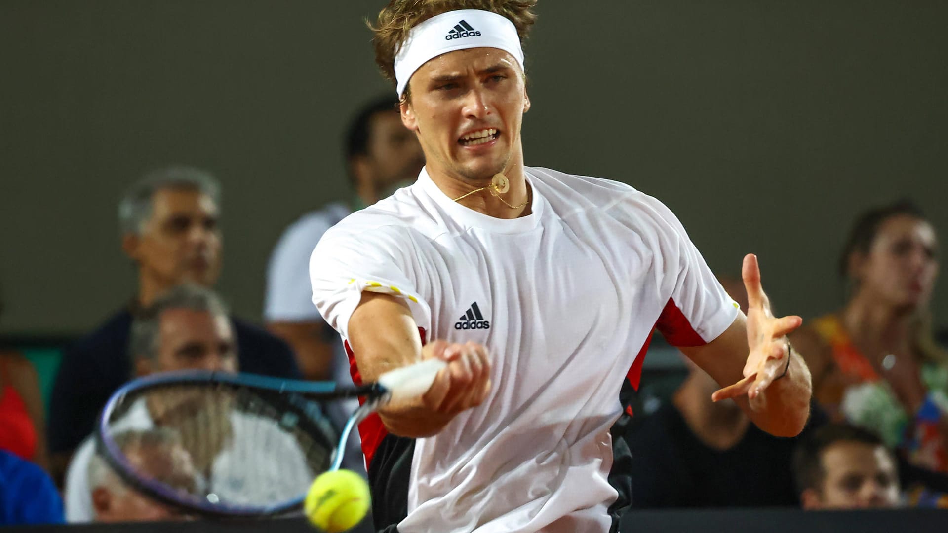 Alexander Zverev: Der deutsche Tennisspieler hat eine milde Strafe erhalten.