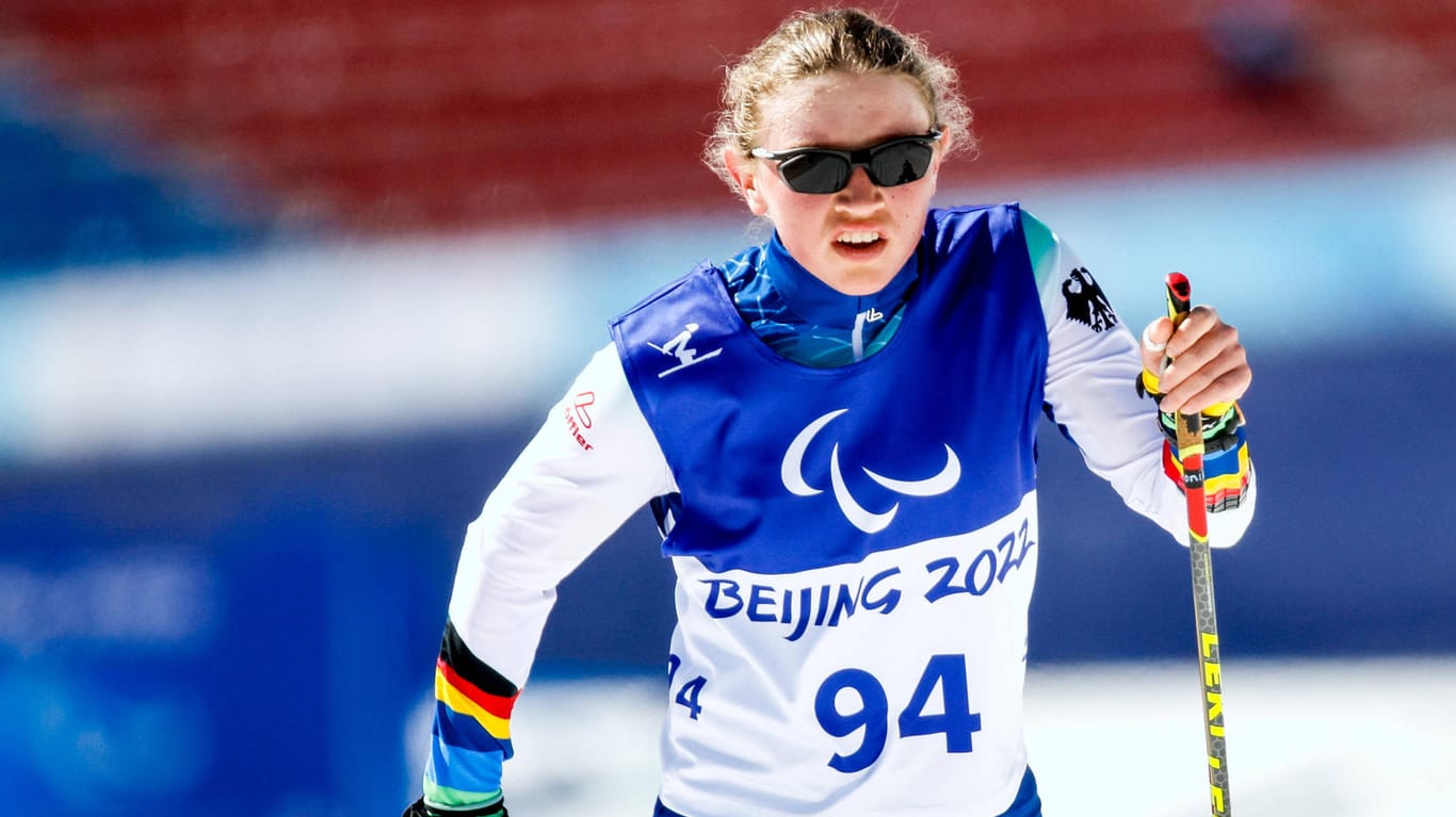 Leonie Walter: Die erst 18 Jahre alte Para-Biathletin überraschte die Zuschauer in Peking.