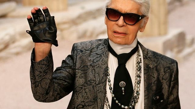 Der Modedesigner Karl Lagerfeld sagte, man dürfe sich selbst vor seiner Katze nicht gehen lassen.