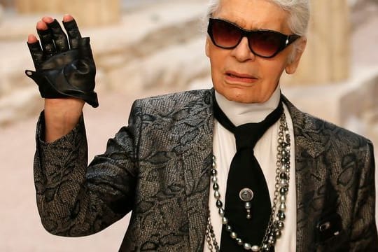 Der Modedesigner Karl Lagerfeld sagte, man dürfe sich selbst vor seiner Katze nicht gehen lassen.