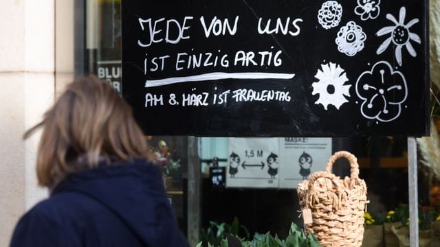 "Jede von ist einzigartig - Am 8. "Jede von ist einzigartig - Am 8.