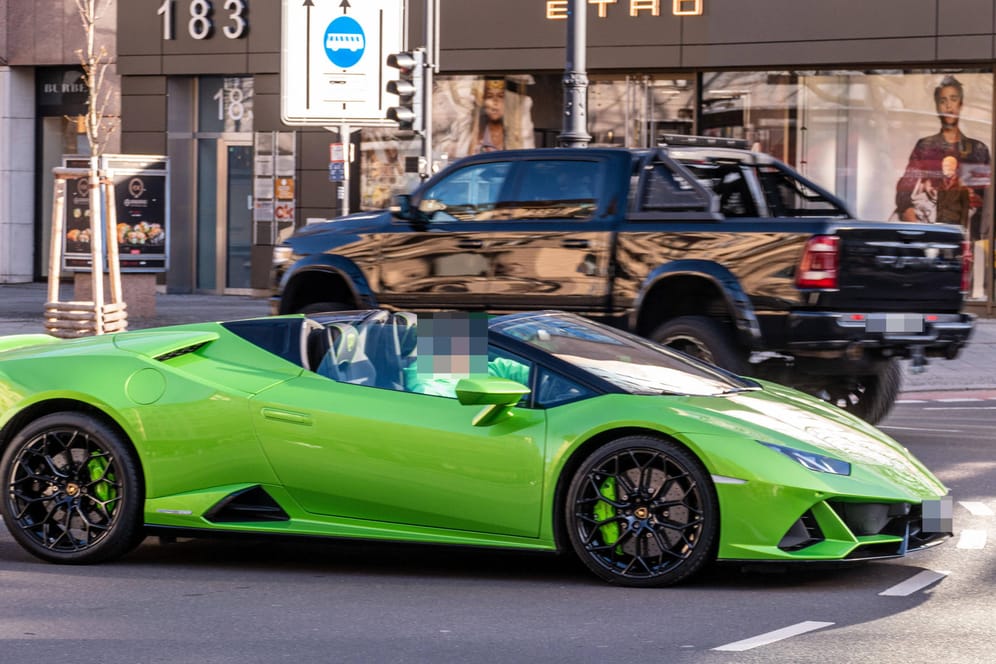 Ein grüner Lamborghini (Symbolbild): Der 39-jährige Angeklagte war mit einem PS-Starken Fahrzeug unterwegs.