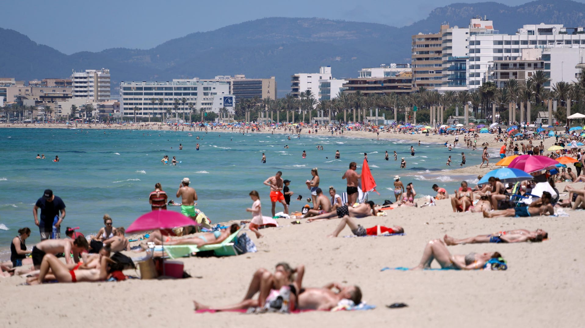 Strand von Arenal: Höhere Preise beim Reisen sind nicht auszuschließen.