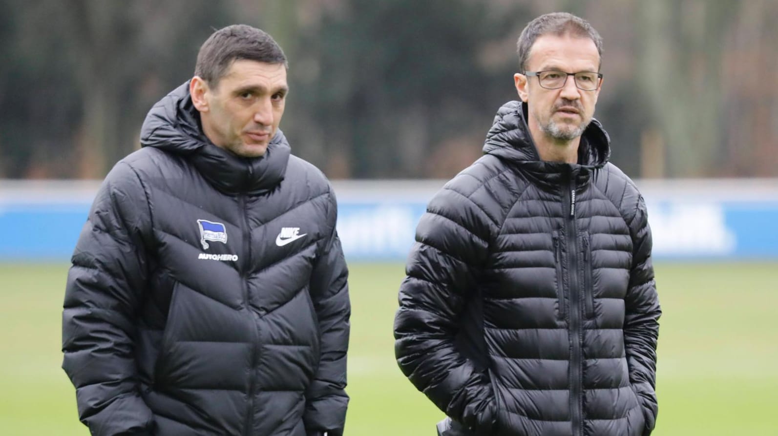 Weiter Seite an Seite: Hertha-Trainer Tayfun Korkut (l.) und Geschäftsführer Fredi Bobic. Weiter Seite an Seite: Hertha-Trainer Tayfun Korkut (l.) und Geschäftsführer Fredi Bobic.