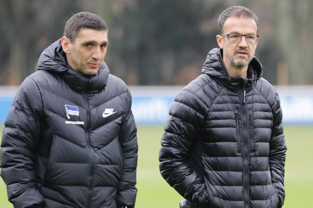 Weiter Seite an Seite: Hertha-Trainer Tayfun Korkut (l.) und Geschäftsführer Fredi Bobic.