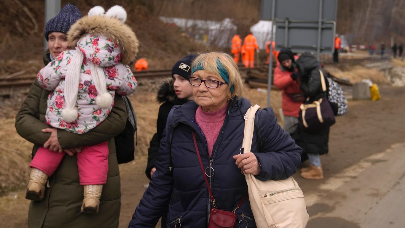 Frauen und Kinder aus der Ukraine: Angesichts des Krieges fürchtet die Menschenrechtsorganisation weitere Einschnitte in die Rechte von Frauen und Mädchen.