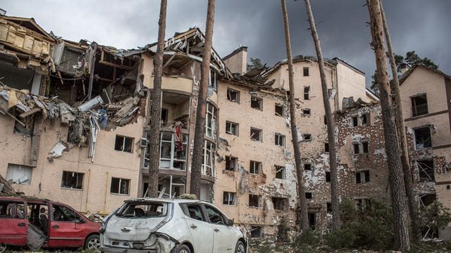 Ein zerstörtes Wohnhaus in Irpin nahe Kiew nach dem Beschuss durch russisches Militär. Ein zerstörtes Wohnhaus in Irpin nahe Kiew nach dem Beschuss durch russisches Militär.