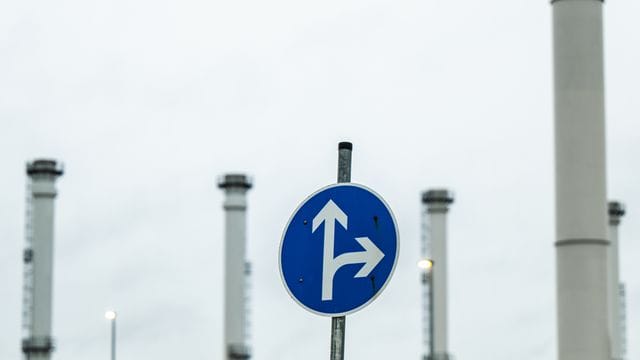 Die Anlage des Erdgasspeichers (Astora GmbH) im niedersächsischen Rehden - es handelt sich dabei um den größten Speicher in Westeuropa. Die Anlage des Erdgasspeichers (Astora GmbH) im niedersächsischen Rehden - es handelt sich dabei um den größten Speicher in Westeuropa.