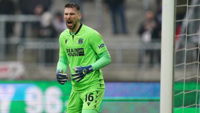 Hannovers Torhüter Ron-Robert Zieler geht es wieder besser.