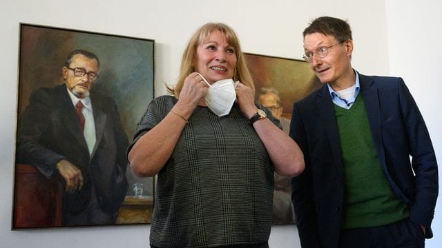 Bundesgesundheitsminister Lauterbach hat mit Sachsens Gesundheitsministerin Köpping über Corona-Maßnahmen ab dem 20. Bundesgesundheitsminister Lauterbach hat mit Sachsens Gesundheitsministerin Köpping über Corona-Maßnahmen ab dem 20.