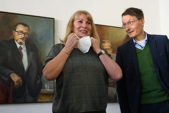 Bundesgesundheitsminister Lauterbach hat mit Sachsens Gesundheitsministerin Köpping über Corona-Maßnahmen ab dem 20.