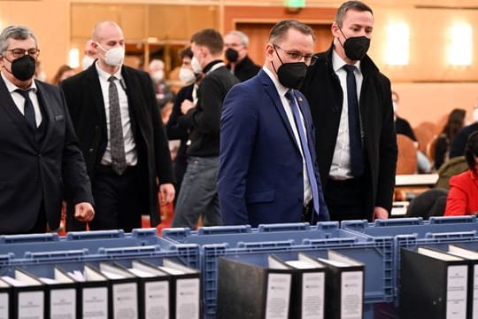 Der Verfassungsschutz will die AfD weiter als Verdachtsfall führen und entsprechend beobachten.