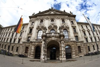 Justizpalast mit Landgericht München (Symbolbild): Hier hat der Prozess um schweren Menschenhandel begonnen.