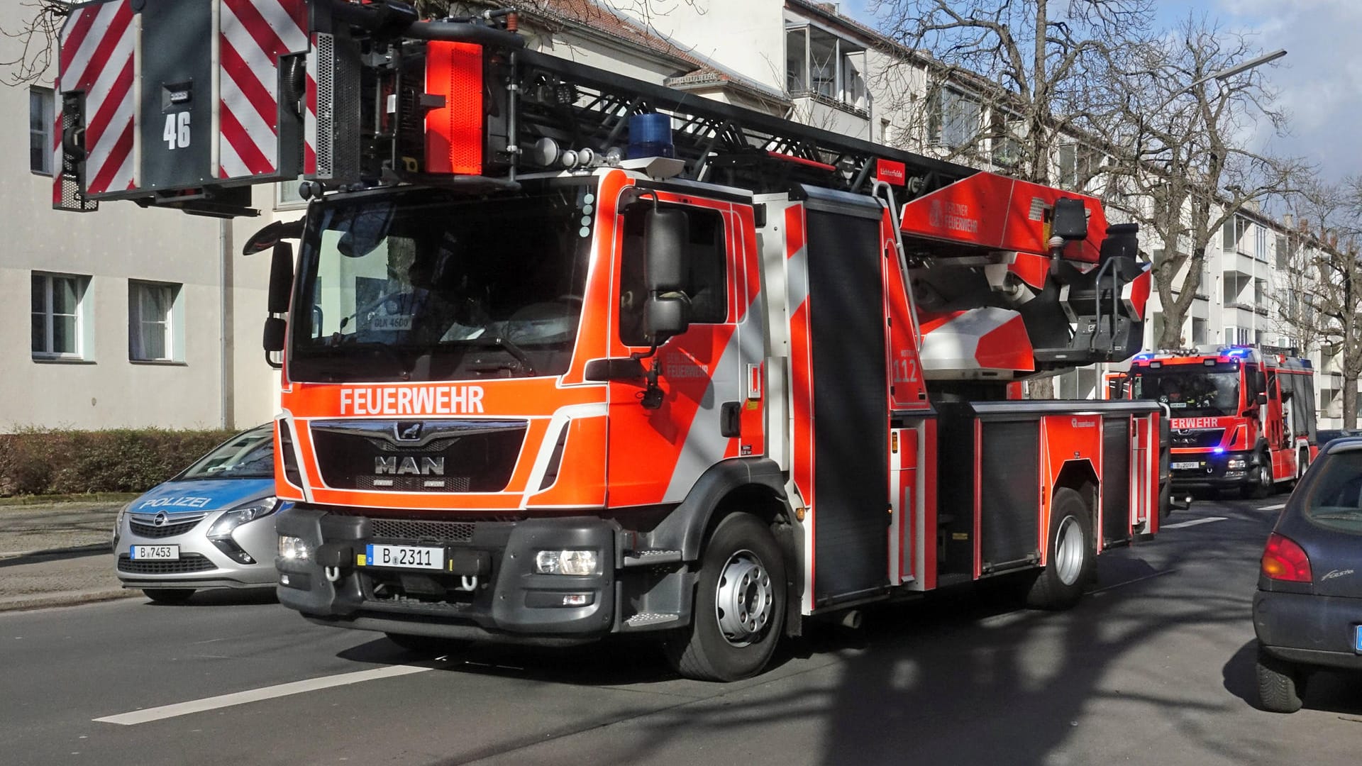 Leiterwagen der Feuerwehr (Symbolbild): Bei einem Wohnungsbrand in Stuttgart ist eine Seniorin gestorben. Leiterwagen der Feuerwehr (Symbolbild): Bei einem Wohnungsbrand in Stuttgart ist eine Seniorin gestorben.
