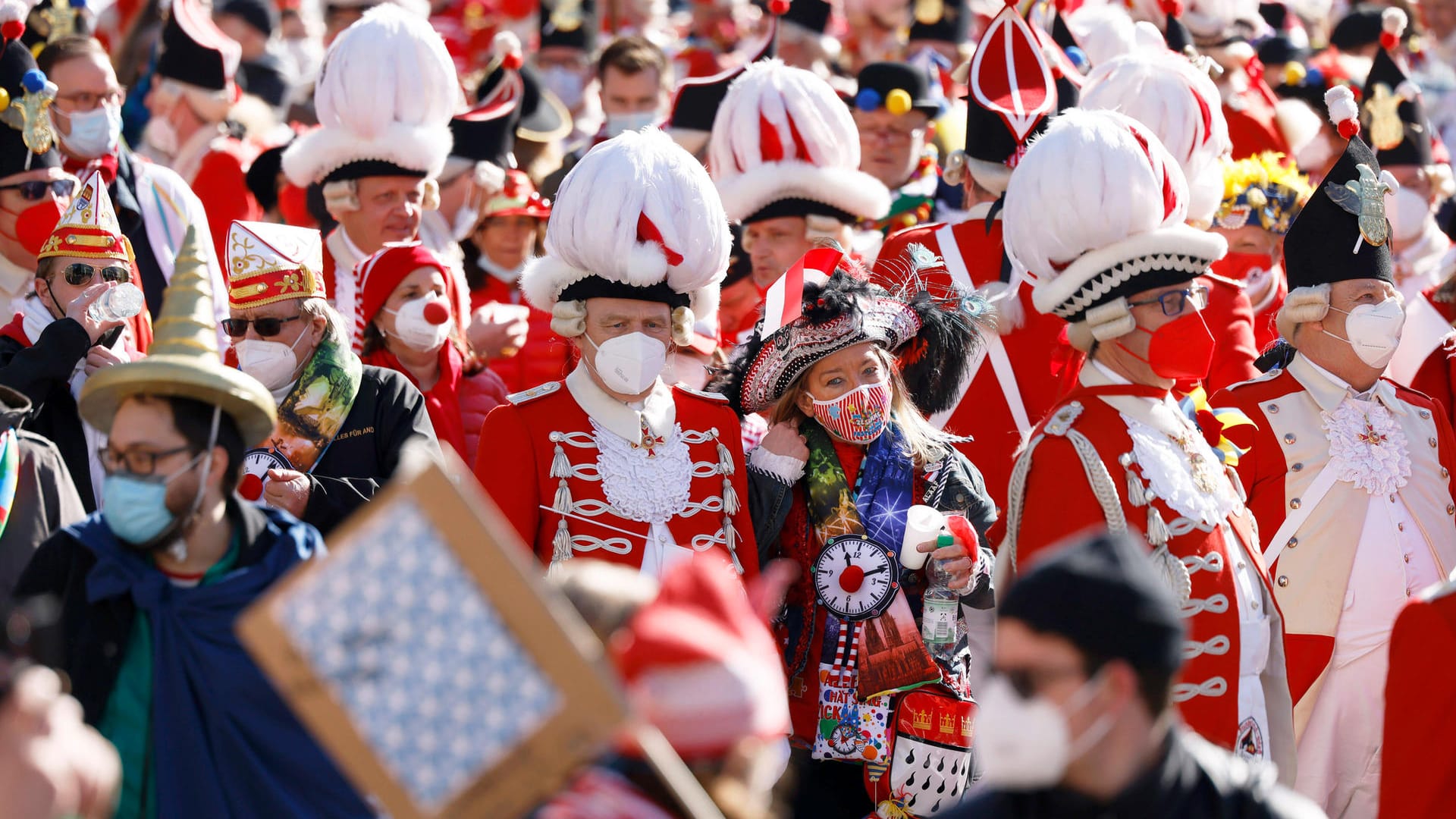 Trotz aller Vorsichtsmaßnahmen sind die Corona-Zahlen in Köln rund eine Woche nach dem Rosenmontagszug stark angestiegen.
