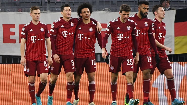 Der FC Bayern nimmt Salzburg auseinander. Das Rückspiel wird zur großen Lewandowski-Show, Coman bewirbt sich um den Job des künftigen Abwehrchefs. t-online benotet die furiosen Münchner.