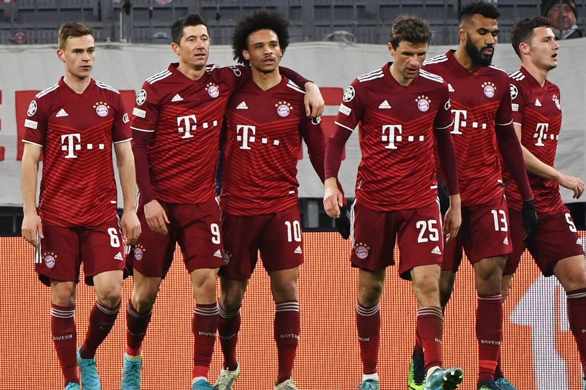 Der FC Bayern nimmt Salzburg auseinander. Das Rückspiel wird zur großen Lewandowski-Show, Coman bewirbt sich um den Job des künftigen Abwehrchefs. t-online benotet die furiosen Münchner.