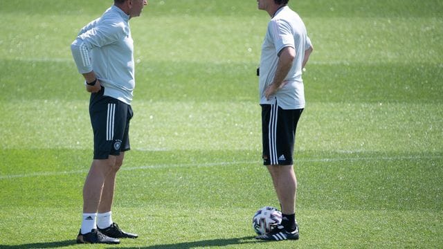 Andreas Köpke (l) und Joachim Löw haben 17 Jahre lang zusammen gearbeitet. Andreas Köpke (l) und Joachim Löw haben 17 Jahre lang zusammen gearbeitet.