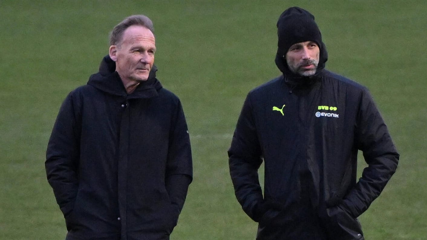 Hans-Joachim Watzke (l.) neben Marco Rose: Die BVB-Bosse sind von ihrem Trainer überzeugt. Hans-Joachim Watzke (l.) neben Marco Rose: Die BVB-Bosse sind von ihrem Trainer überzeugt.